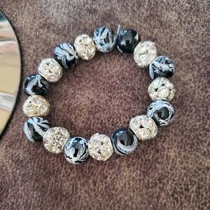 This is a very pretty bracelet.